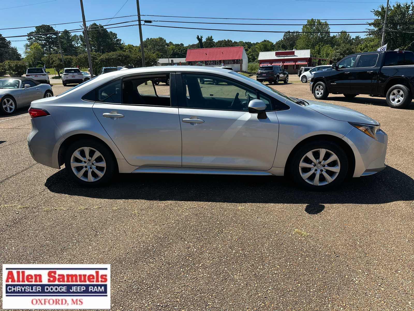 2021 Toyota Corolla LE photo 2