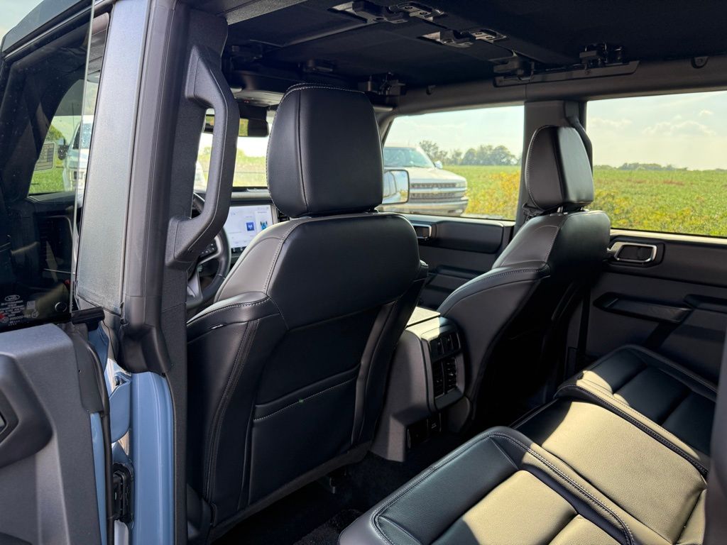 2025 Ford Bronco Outer Banks photo 7