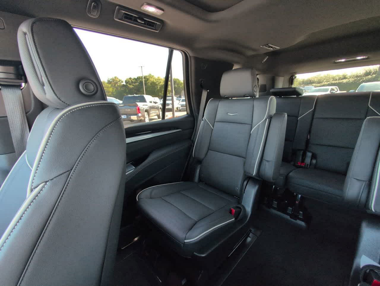 2025 Cadillac Escalade Premium Luxury photo 3