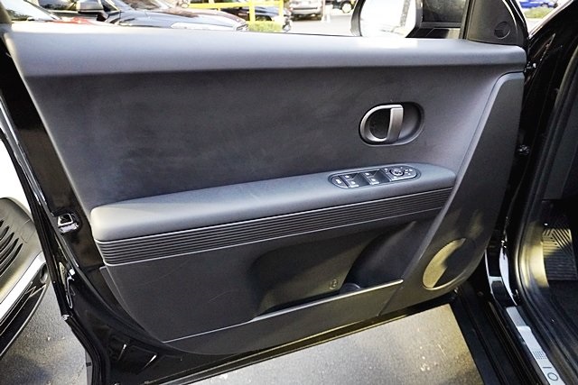 Used 2025 Black Hyundai SEL image 22