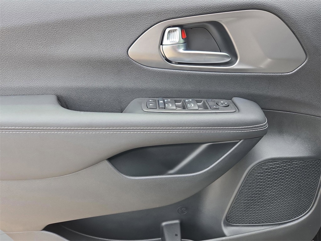 2026 Chrysler Voyager LX photo 31