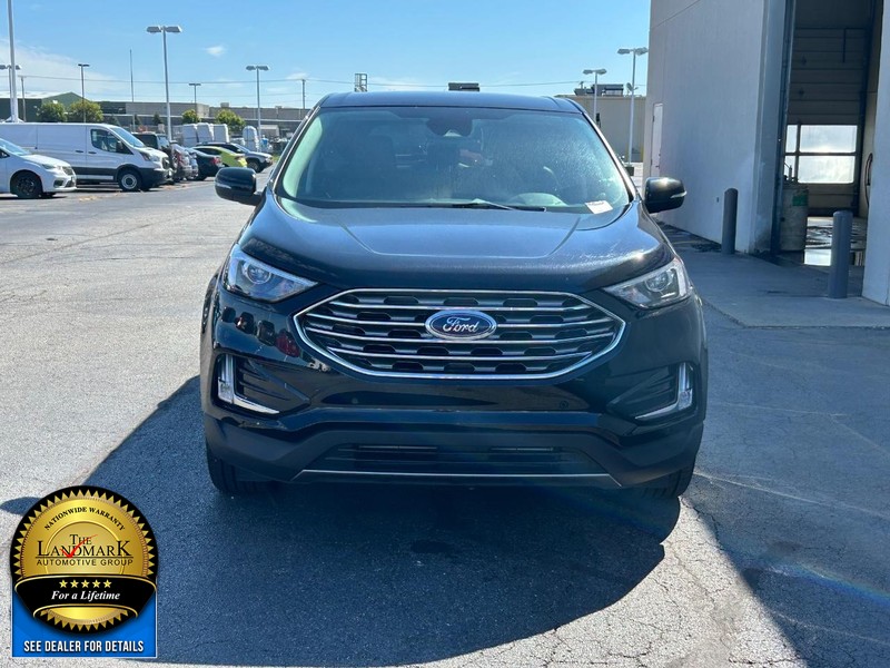2024 Ford Edge Titanium photo 4