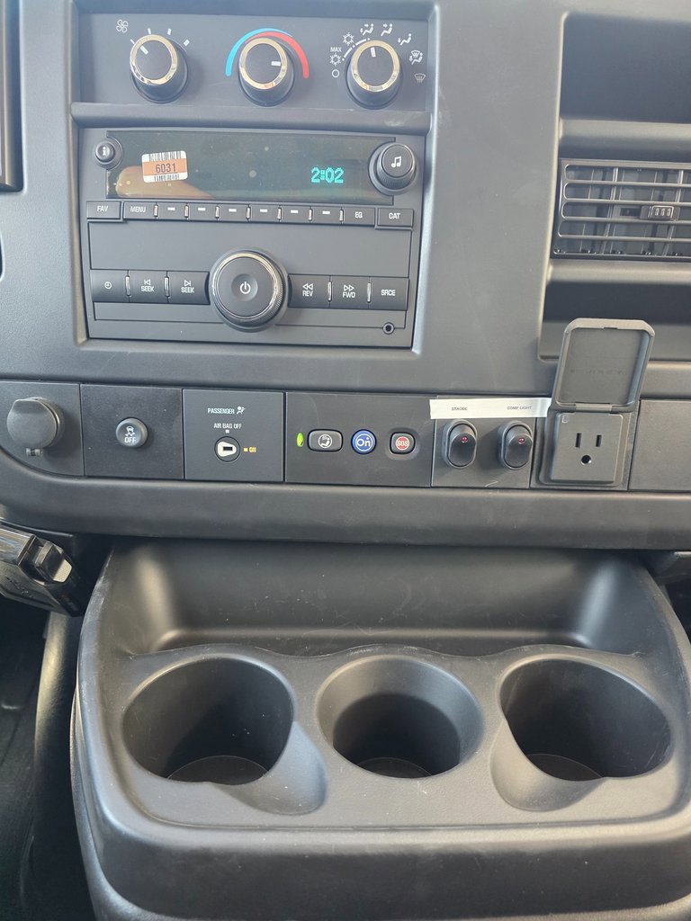 2024 Chevrolet Express Cutaway 3500 photo 2