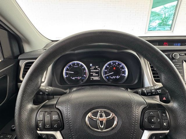 2019 Toyota Highlander LE photo 27