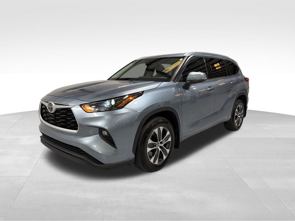 2022 Toyota Highlander XLE's photo