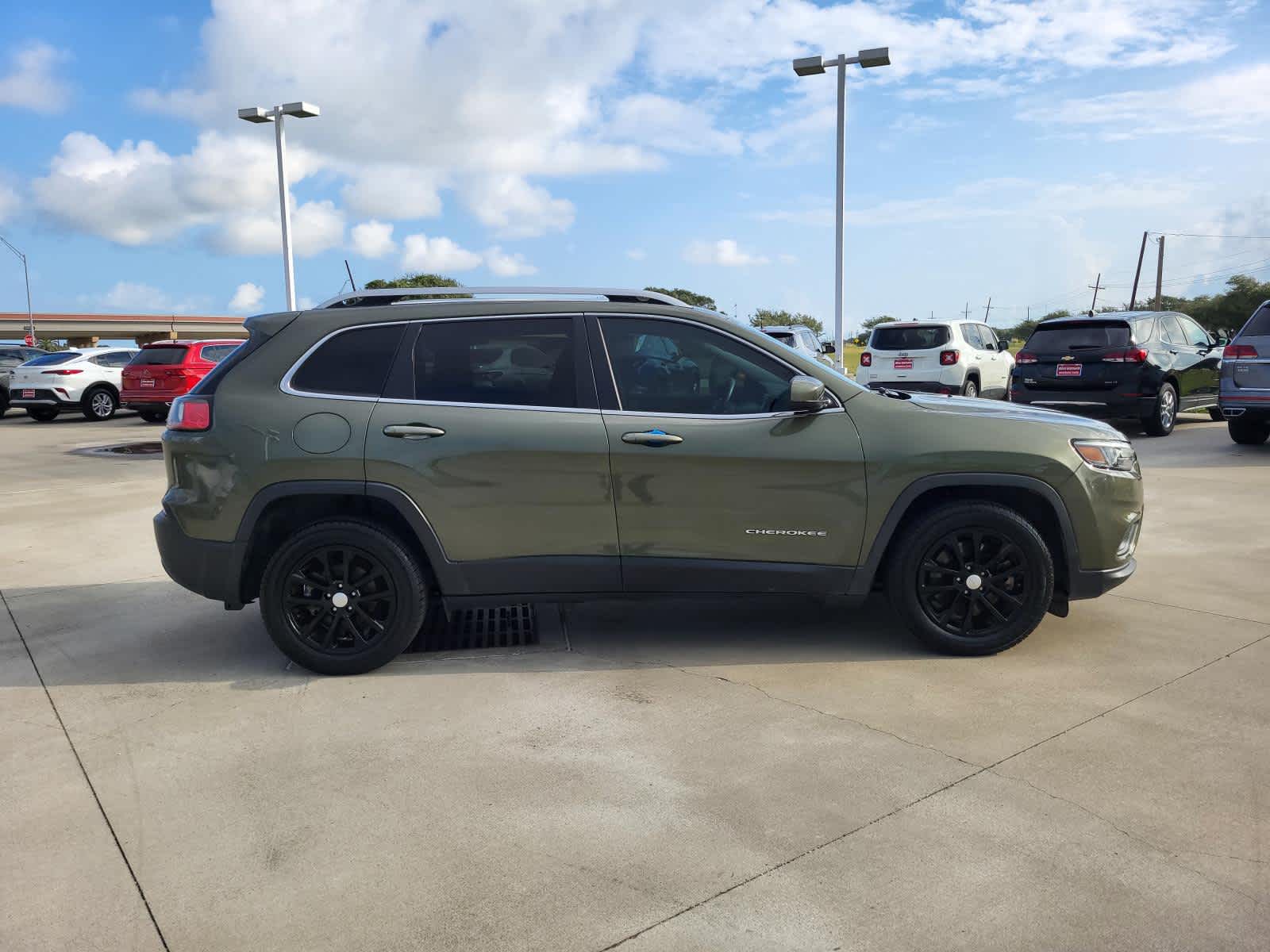 2019 Jeep Cherokee Latitude photo 3