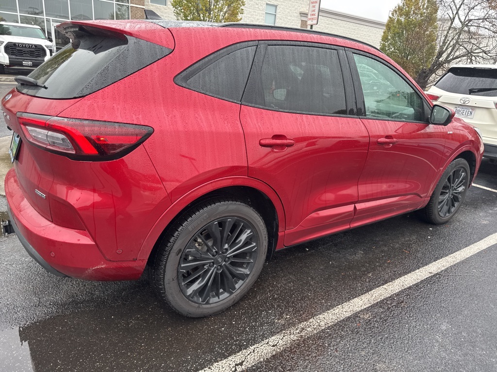 2023 Ford Escape Hybrid ST-Line Elite photo 3