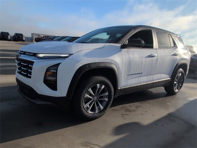 2026 Chevrolet Equinox LT photo 2
