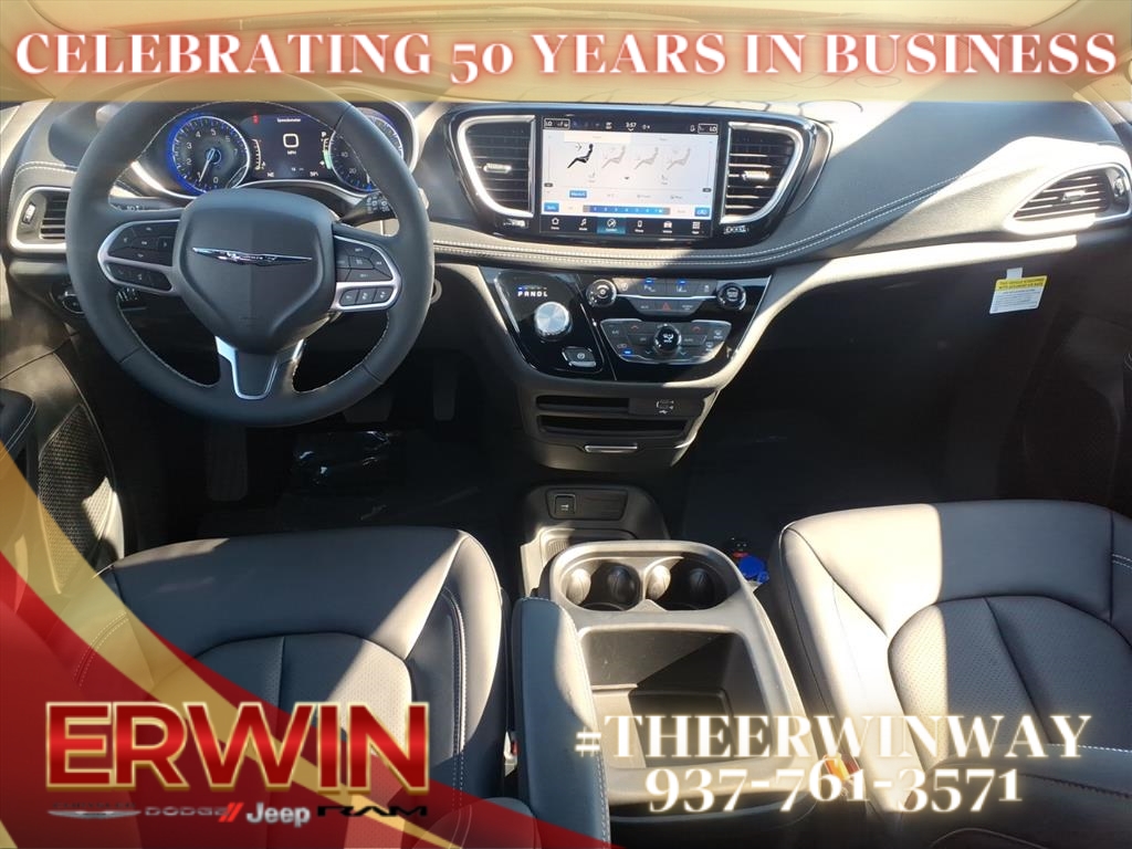 2026 Chrysler Pacifica photo 4