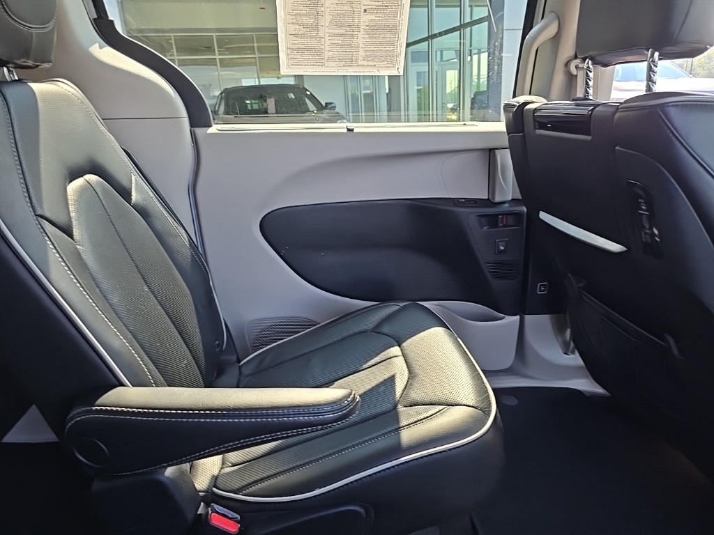 2022 Chrysler Pacifica Limited photo 23