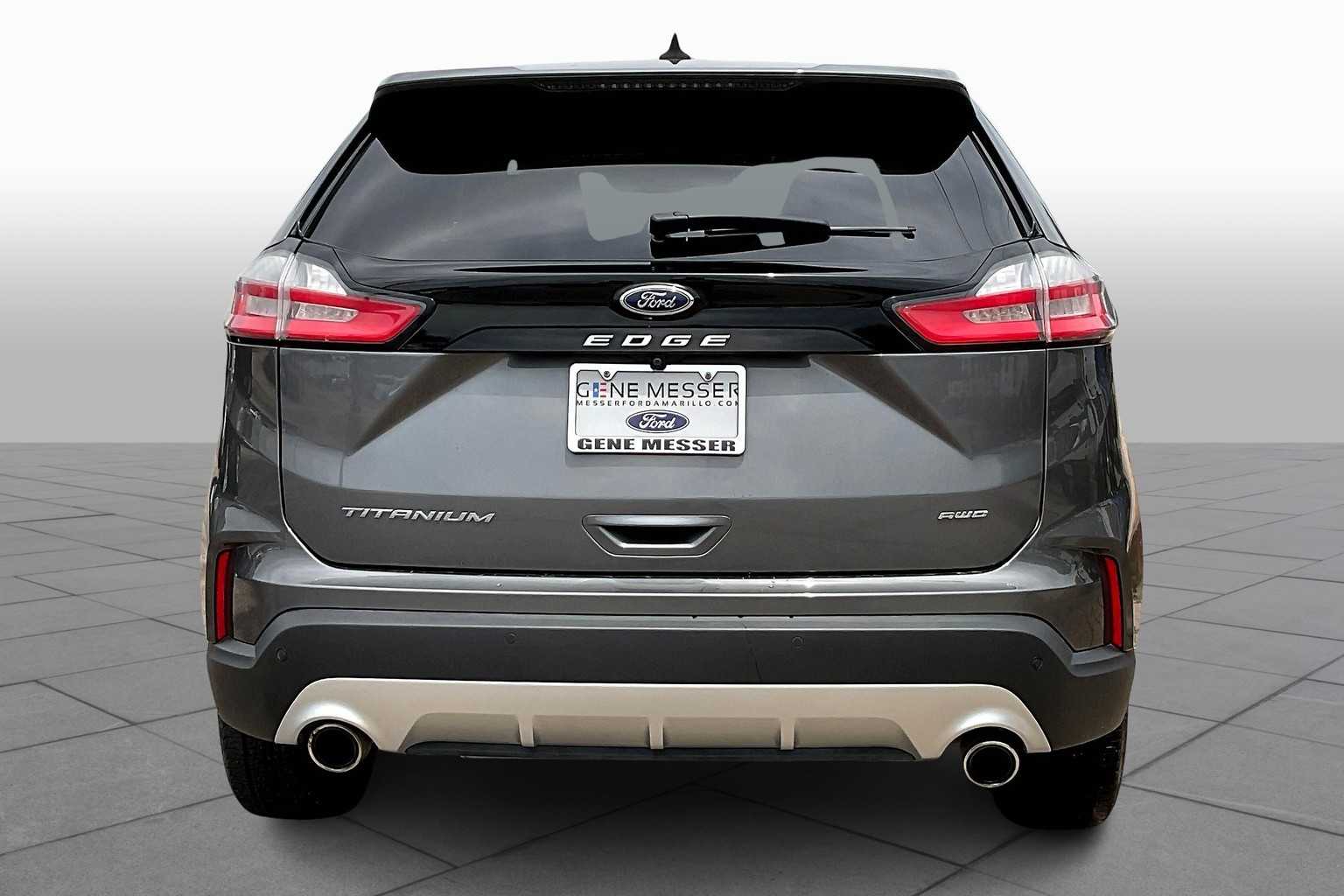 2022 Ford Edge Titanium photo 4
