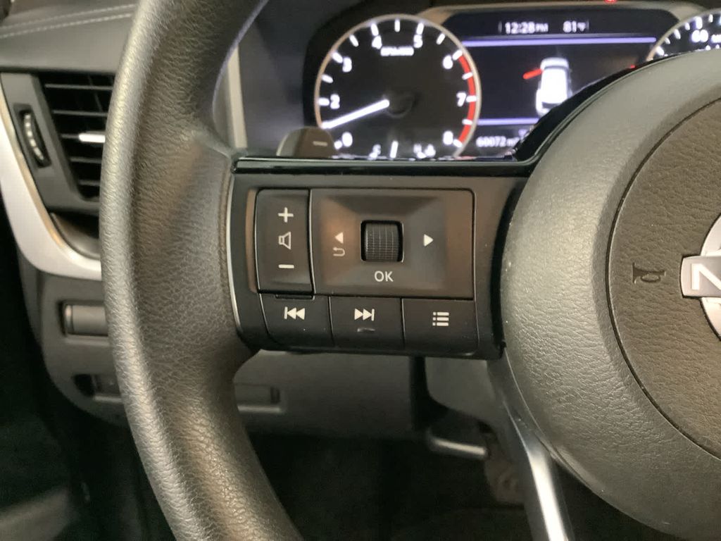 2023 Nissan Rogue SV photo 9
