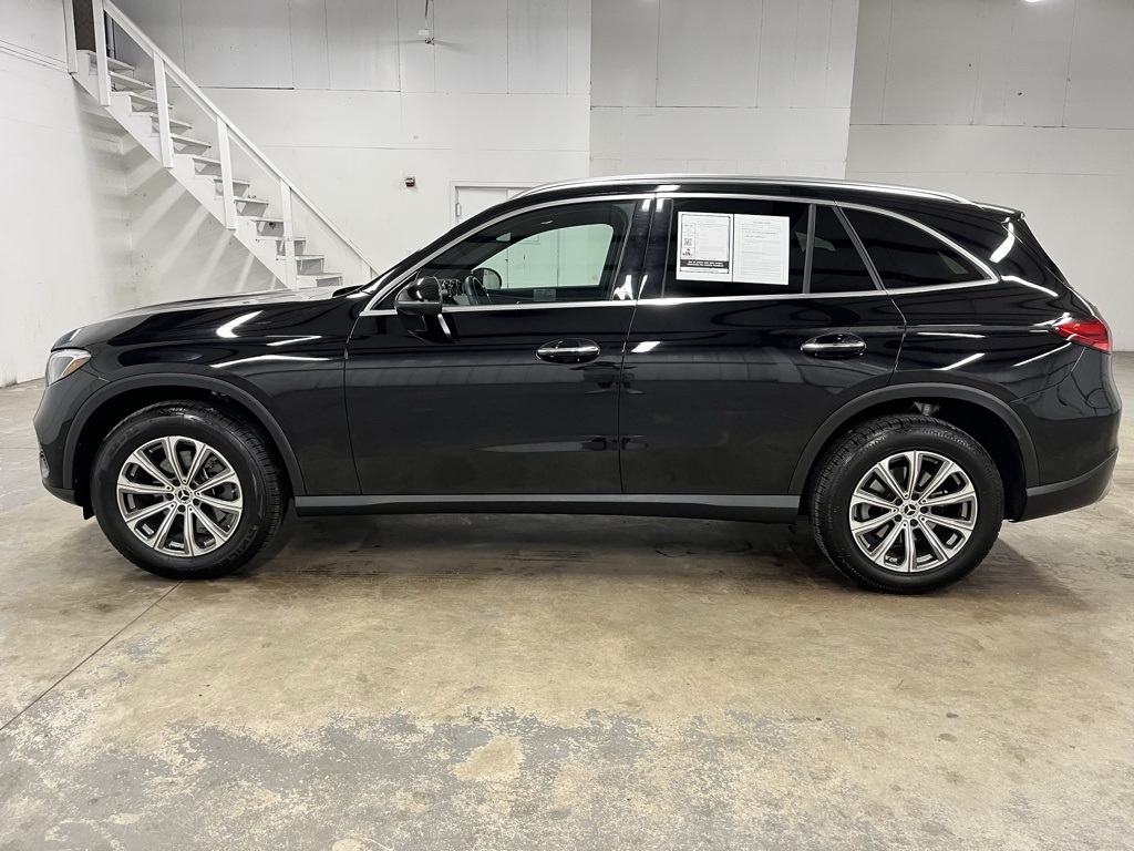 2024 Mercedes Benz GLC 300 photo 4