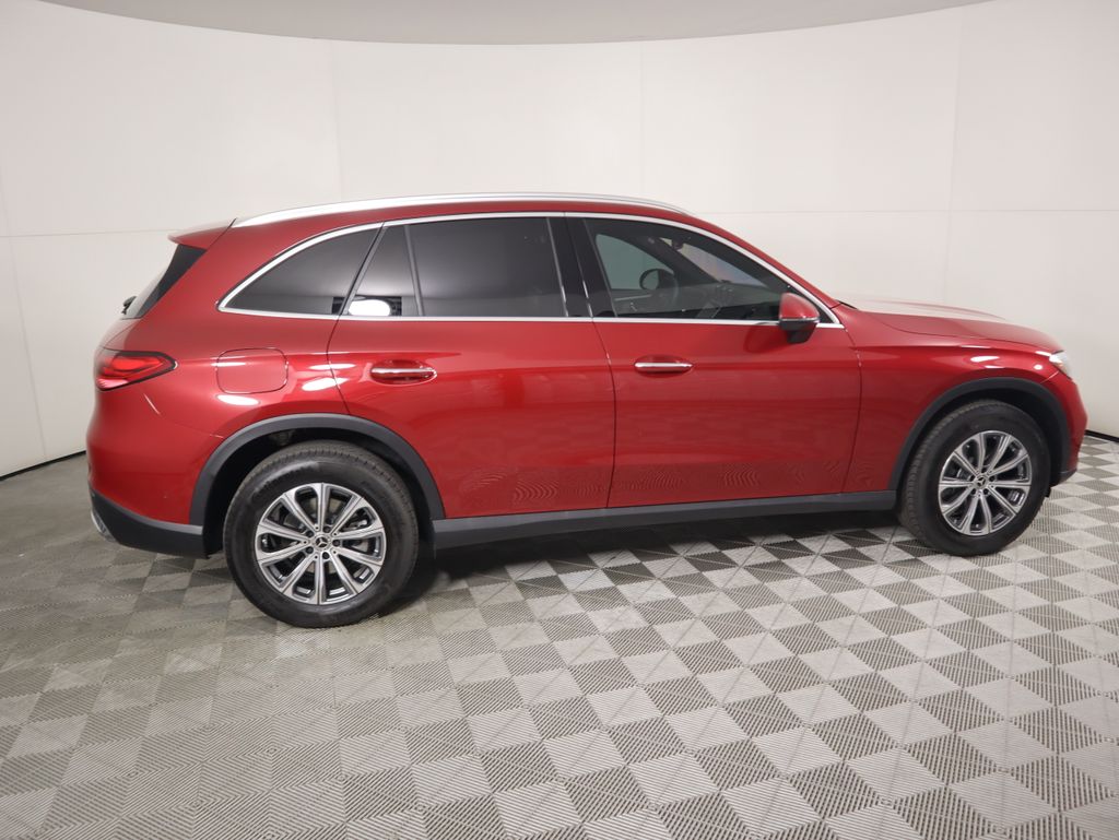 2025 Mercedes Benz GLC 300 photo 4