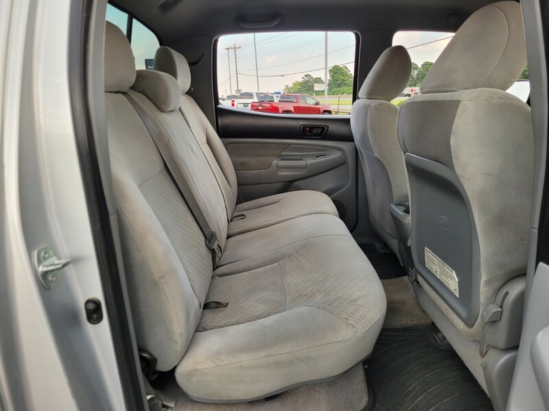 2011 Toyota Tacoma Double Cab V6 PreRunner photo 13