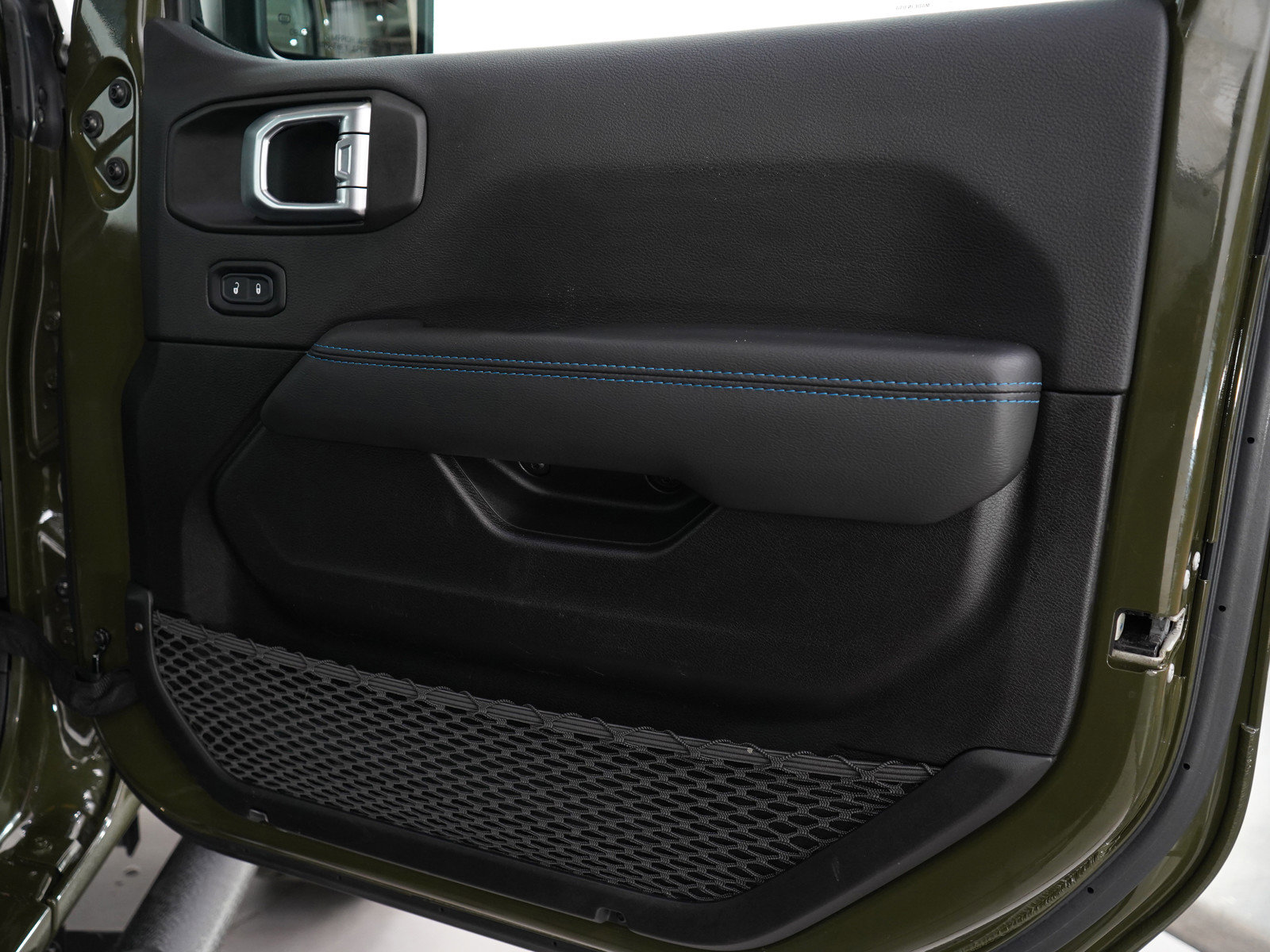 2023 Jeep Wrangler Rubicon 4xe photo 9