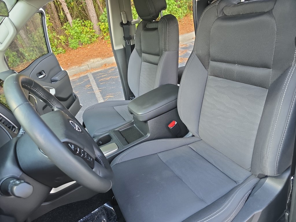 2024 Nissan Frontier SV photo 14