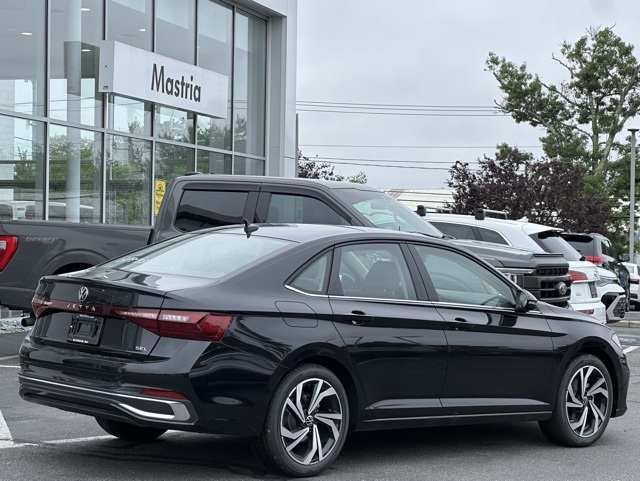 2025 Volkswagen Jetta SEL photo 3
