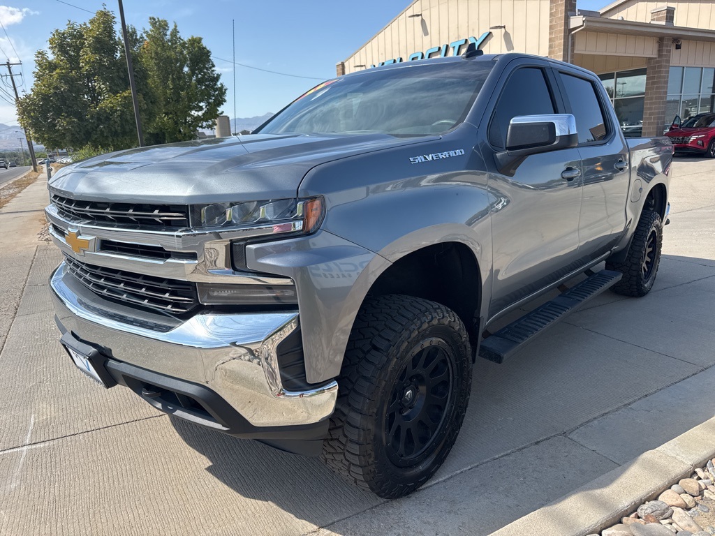 2020 Chevrolet Silverado 1500 LT photo 2
