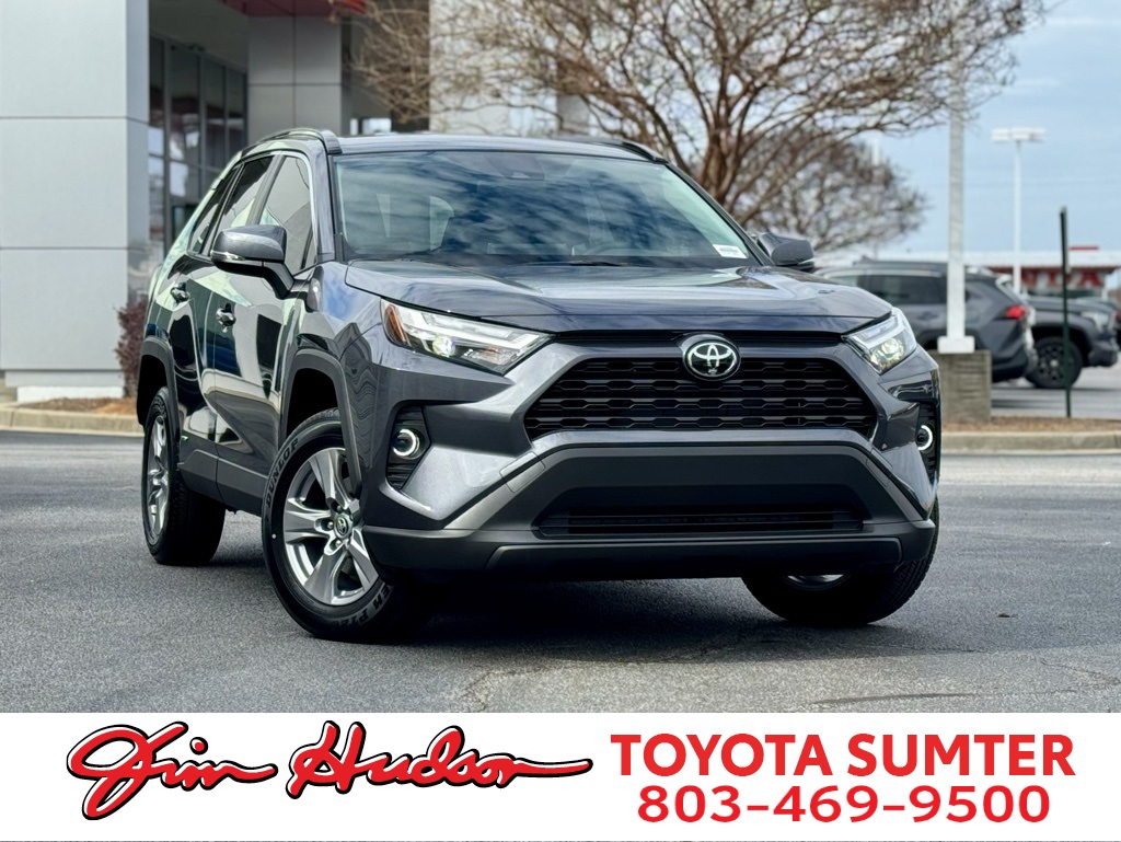 2025 Toyota RAV4 XLE's photo