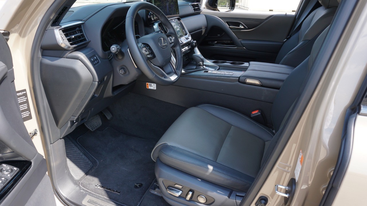 2025 Lexus LX photo 13
