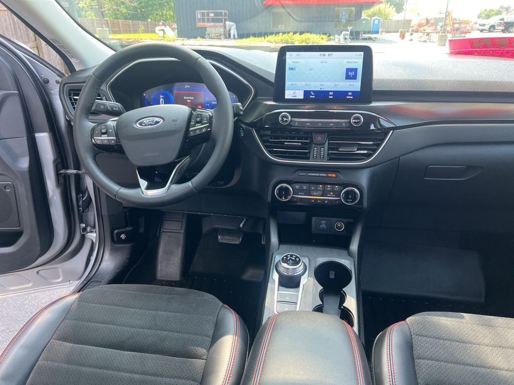 2022 Ford Escape SEL photo 17