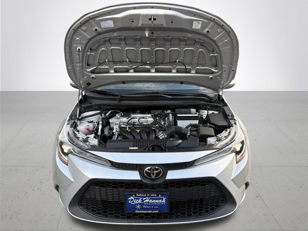 2022 Toyota Corolla LE photo 4