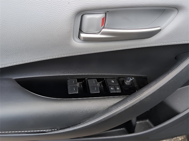 2025 Toyota Corolla SE photo 13