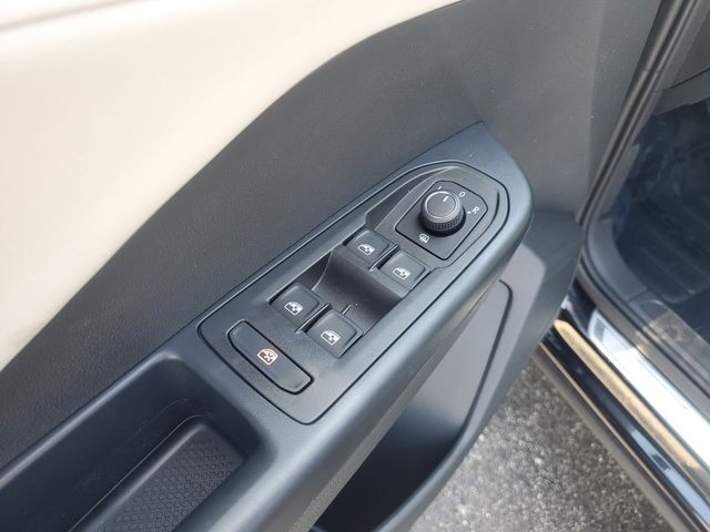 2025 Volkswagen Taos SE photo 18