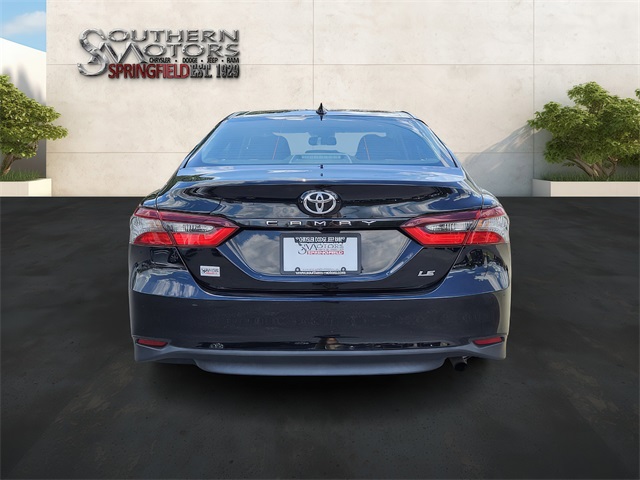 2023 Toyota Camry LE photo 4