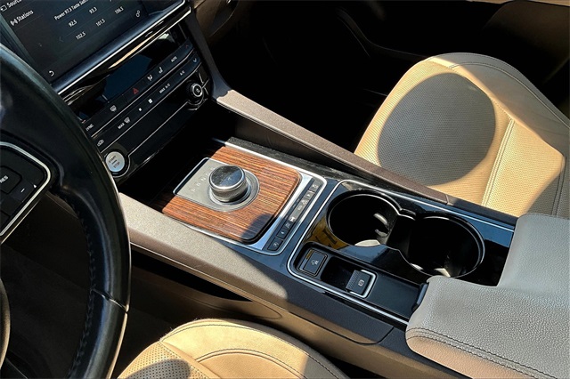 2017 Jaguar F-PACE Prestige photo 14
