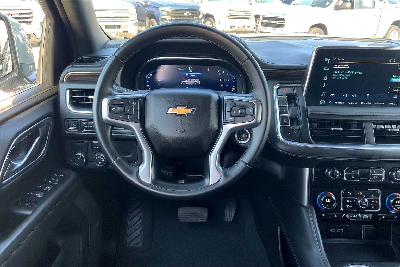 2024 Chevrolet Suburban LT photo 3