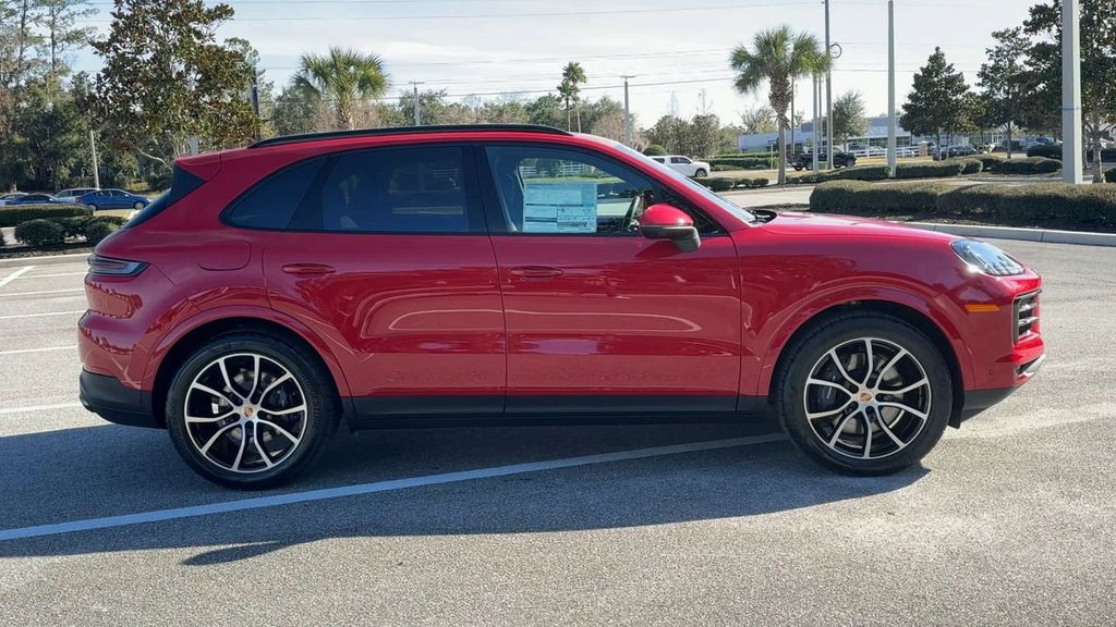 2025 Porsche Cayenne Base photo 9