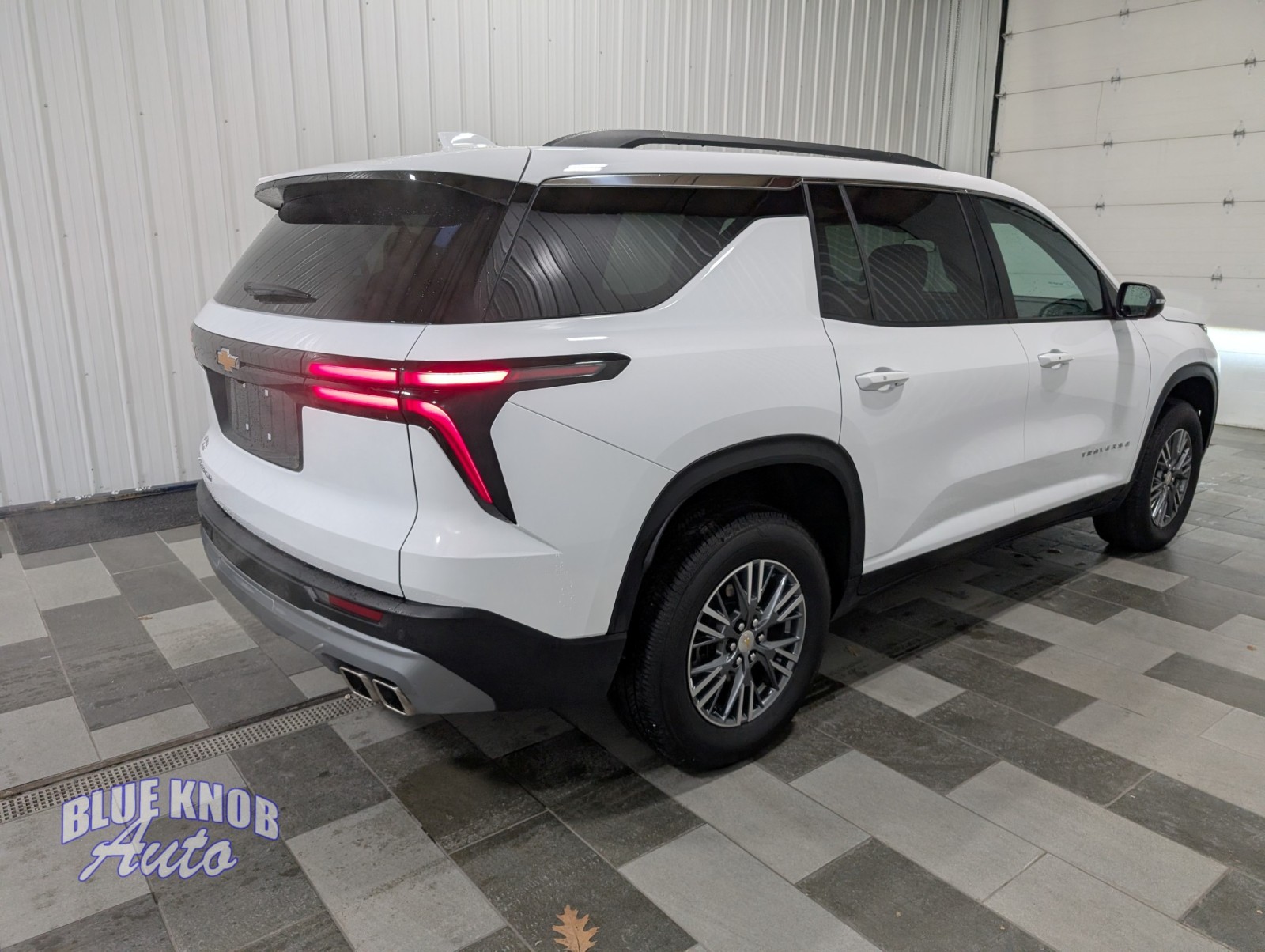 2025 Chevrolet Traverse photo 4