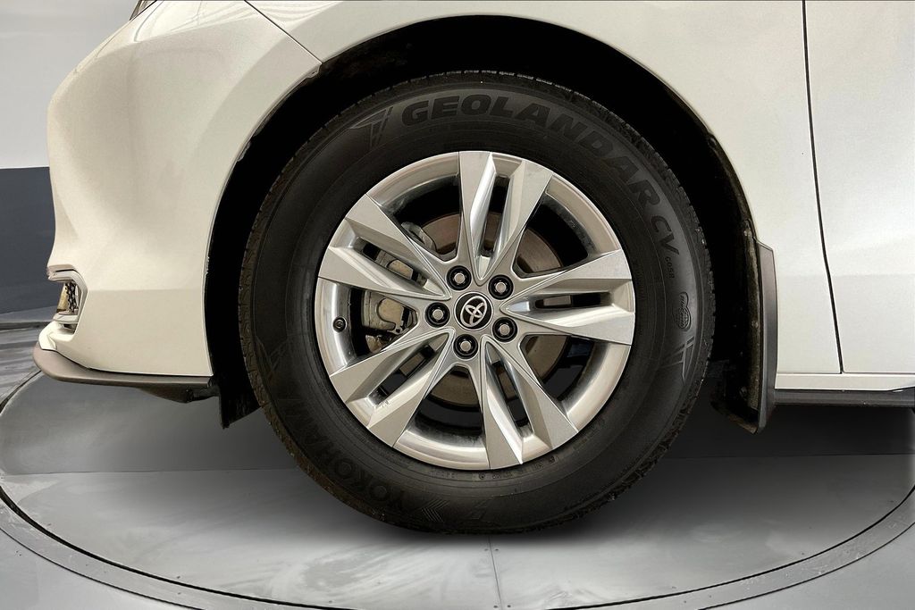 2022 Toyota Sienna Limited photo 10