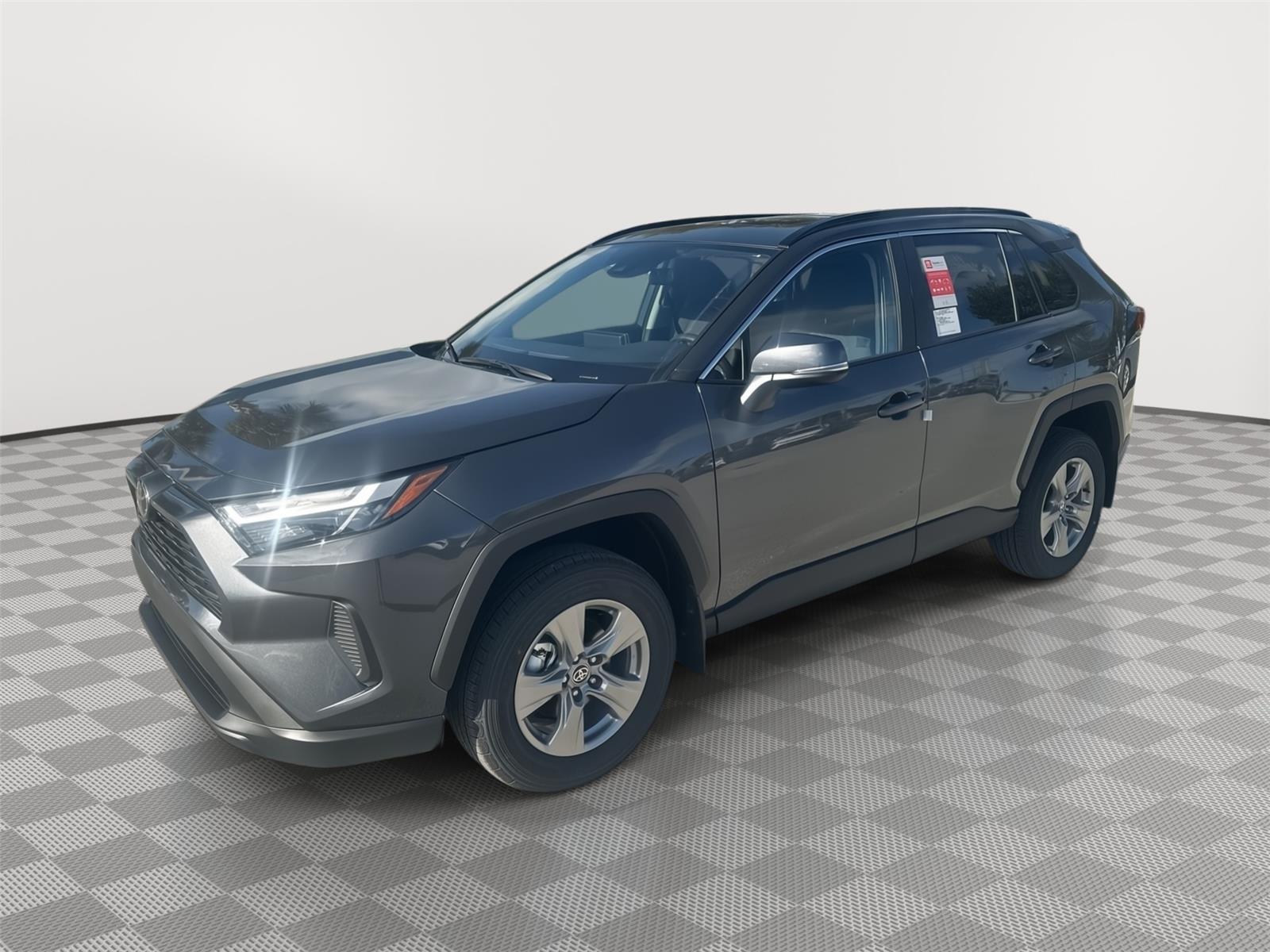 2025 Toyota RAV4 XLE's photo