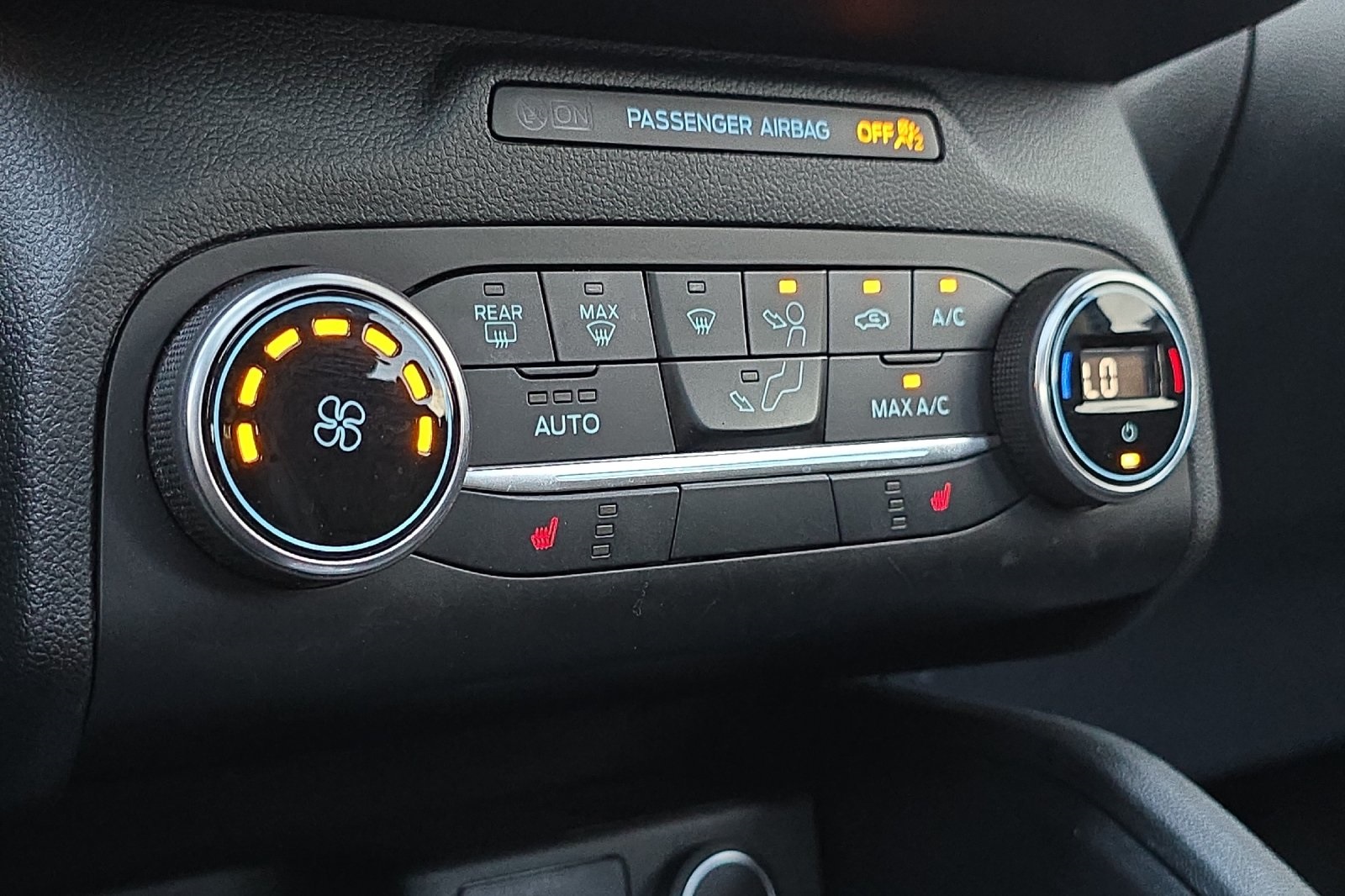 2020 Ford Escape SE Sport Hybrid photo 23