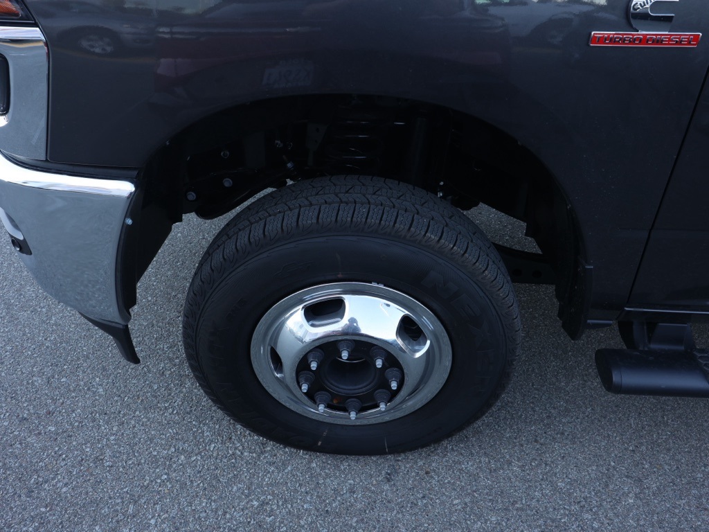 New 2026 Granite Crystal Metallic Clear-Coat Exterior Paint RAM Tradesman image 10