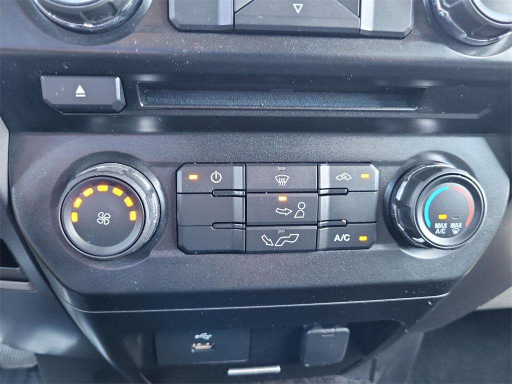2016 Ford F-150 XLT photo 25