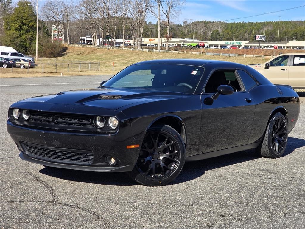 2019 Dodge Challenger SXT's photo