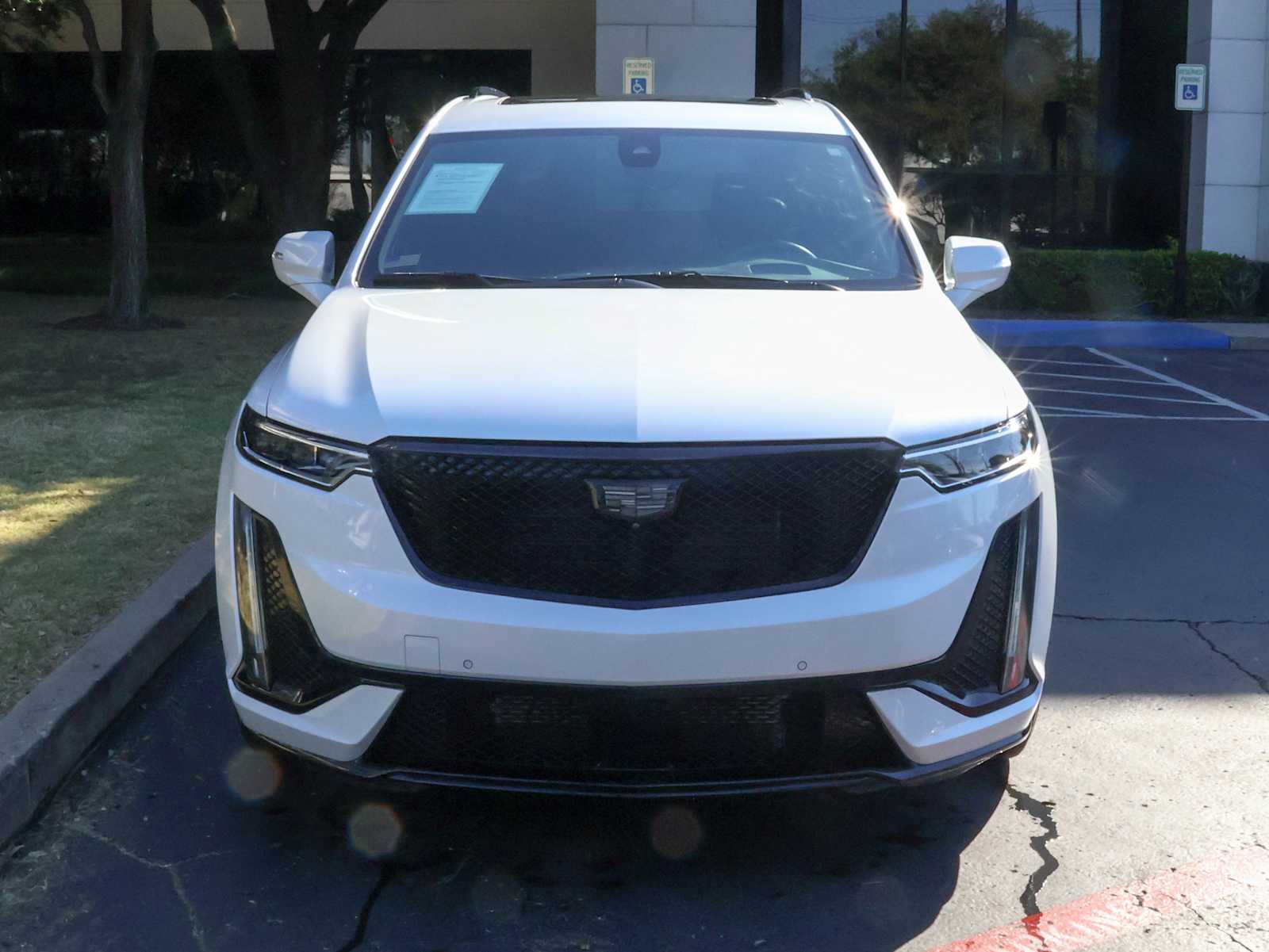 2023 Cadillac XT6 Sport photo 2