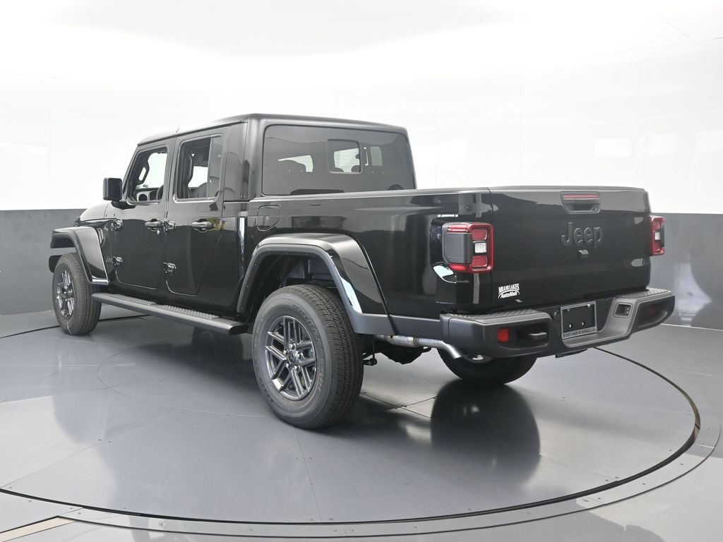 2026 Jeep Gladiator Sport S's photo