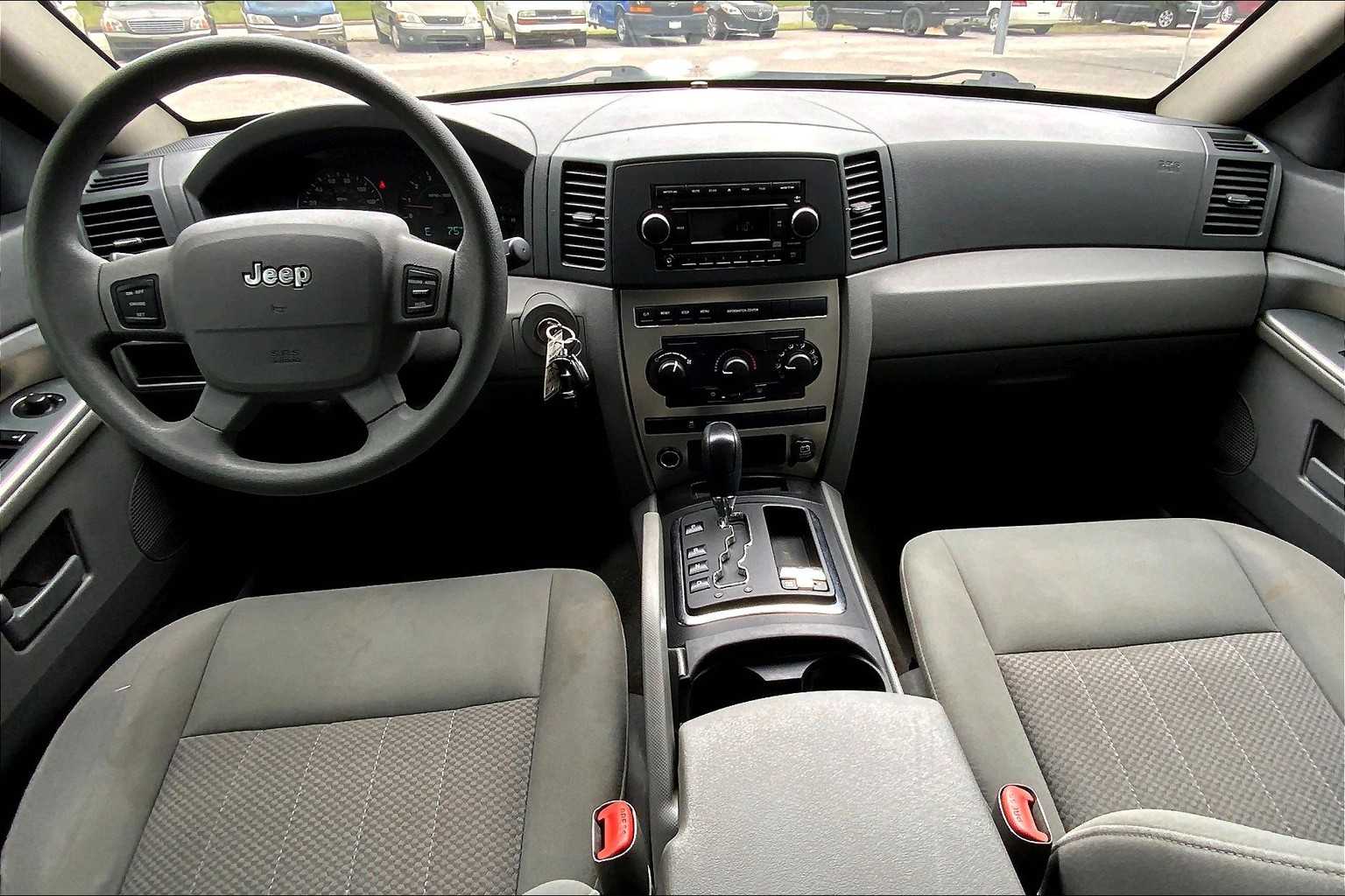 2006 Jeep Grand Cherokee Laredo photo 13