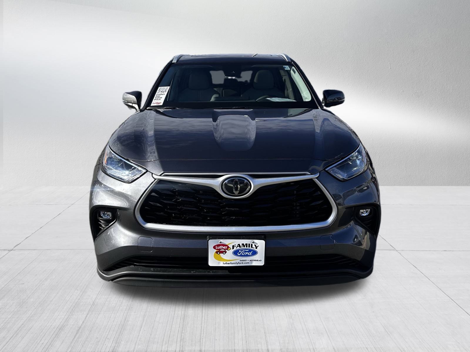 2024 Toyota Highlander XLE photo 2