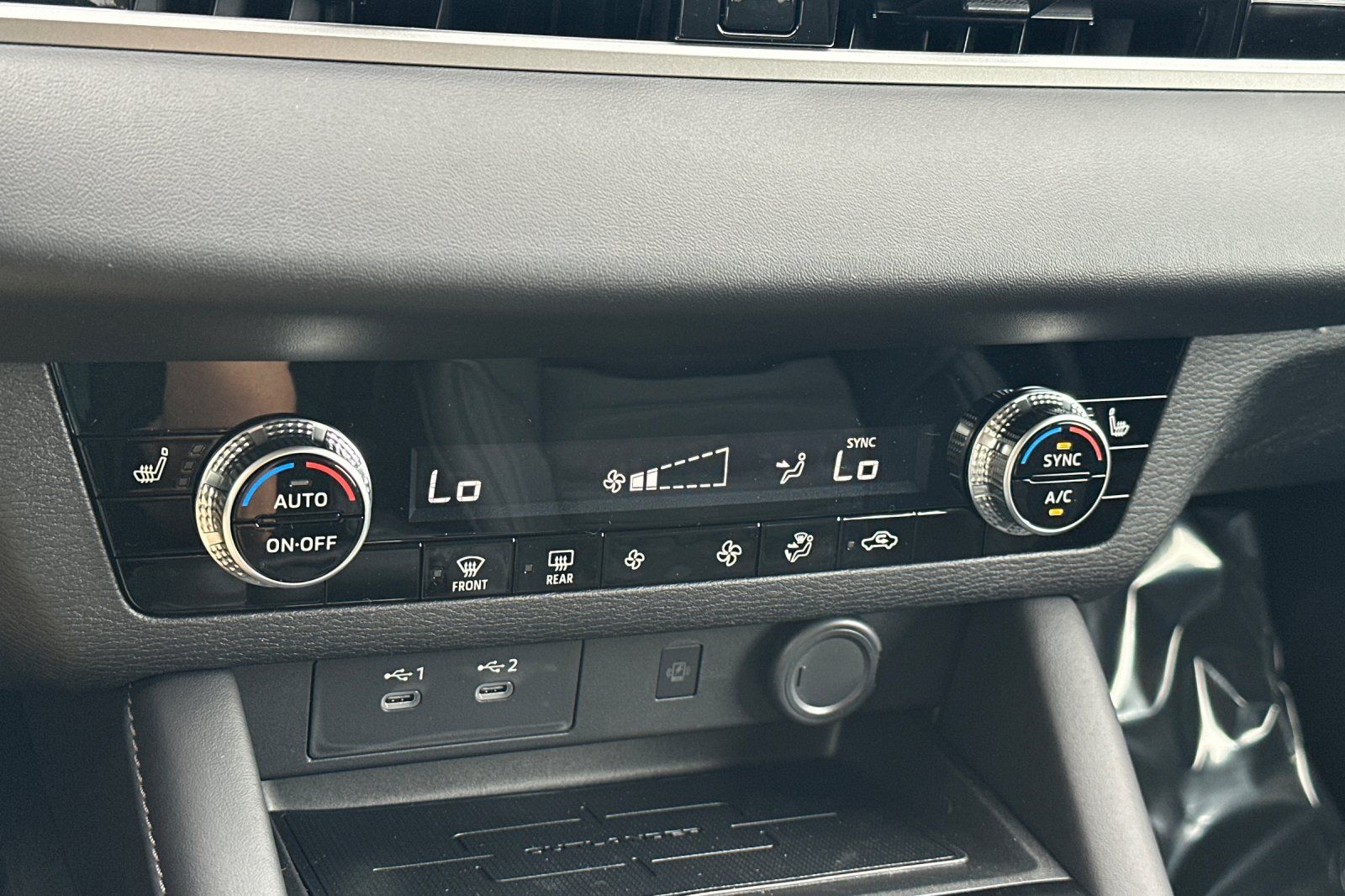 2025 Mitsubishi Outlander SE photo 21