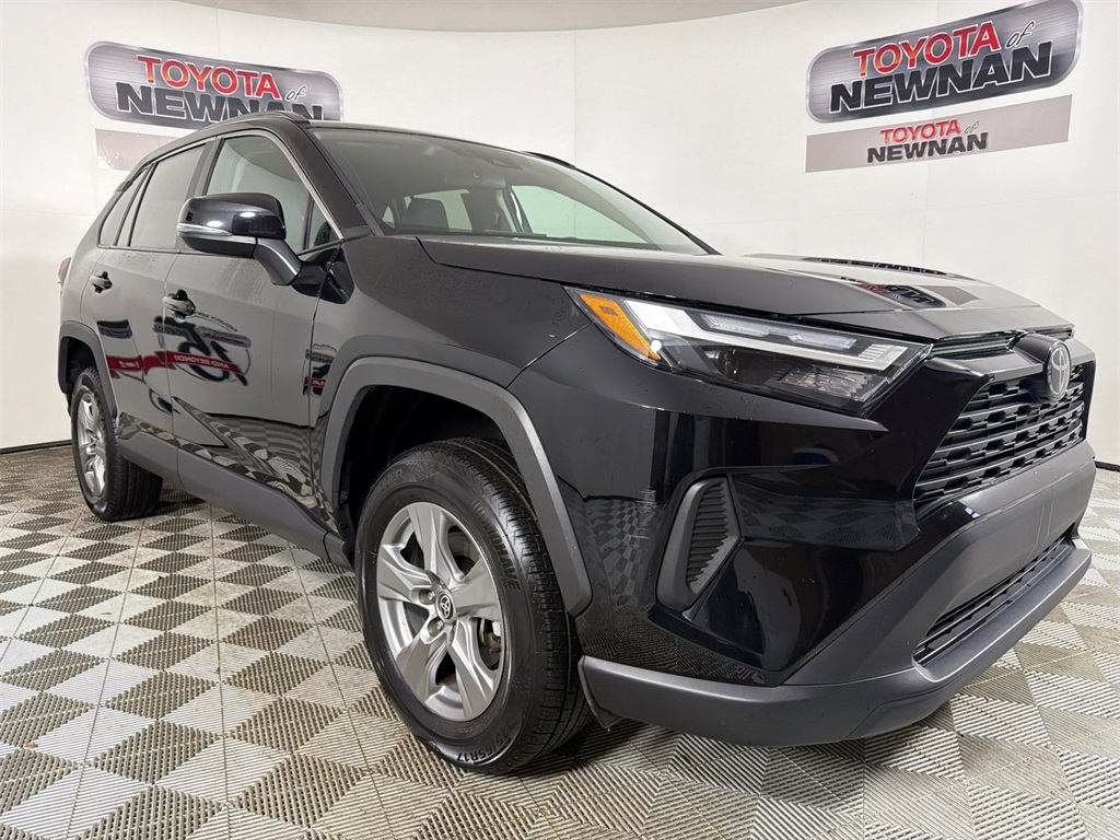 2024 Toyota RAV4 XLE's photo