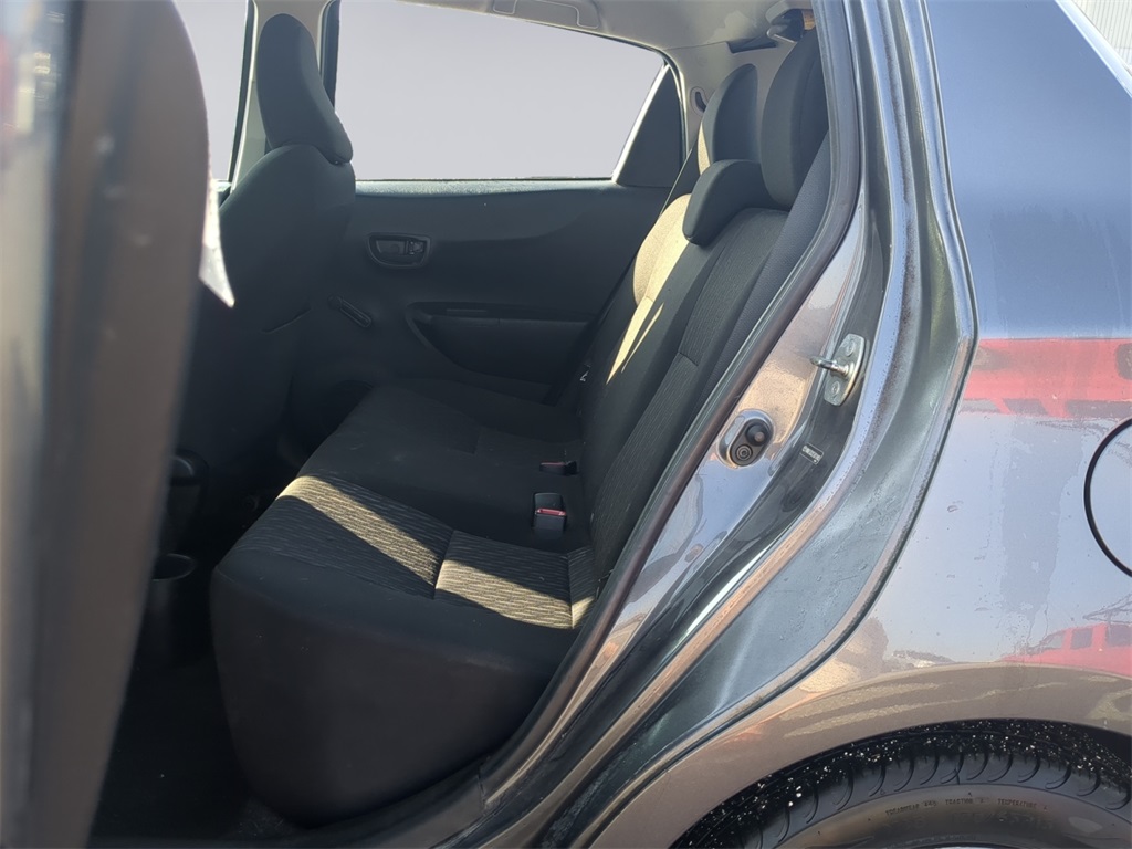 2014 Toyota Yaris L photo 14