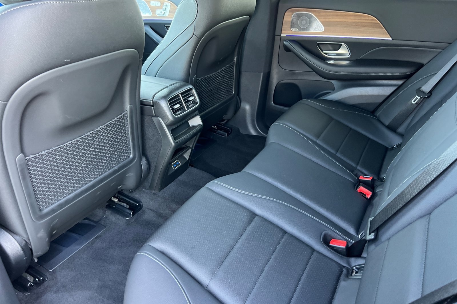 2025 Mercedes Benz GLE 450 4MATIC photo 3