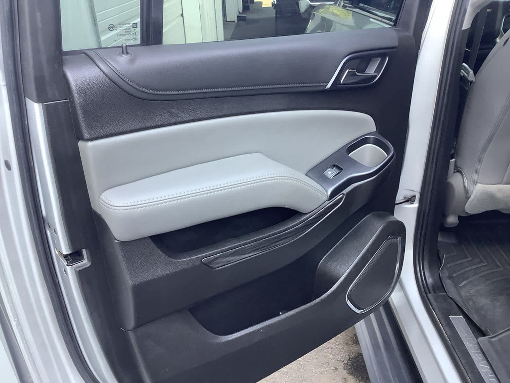 2019 Chevrolet Suburban LT photo 30