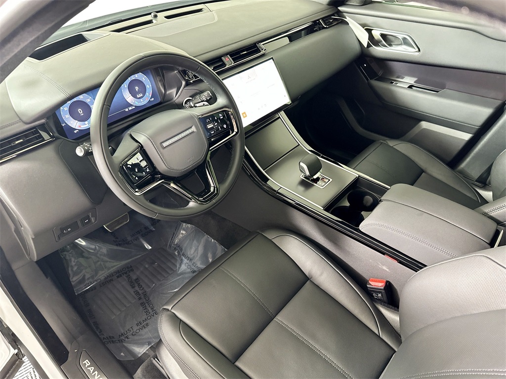 2026 Land Rover Range Rover Velar SE photo 9